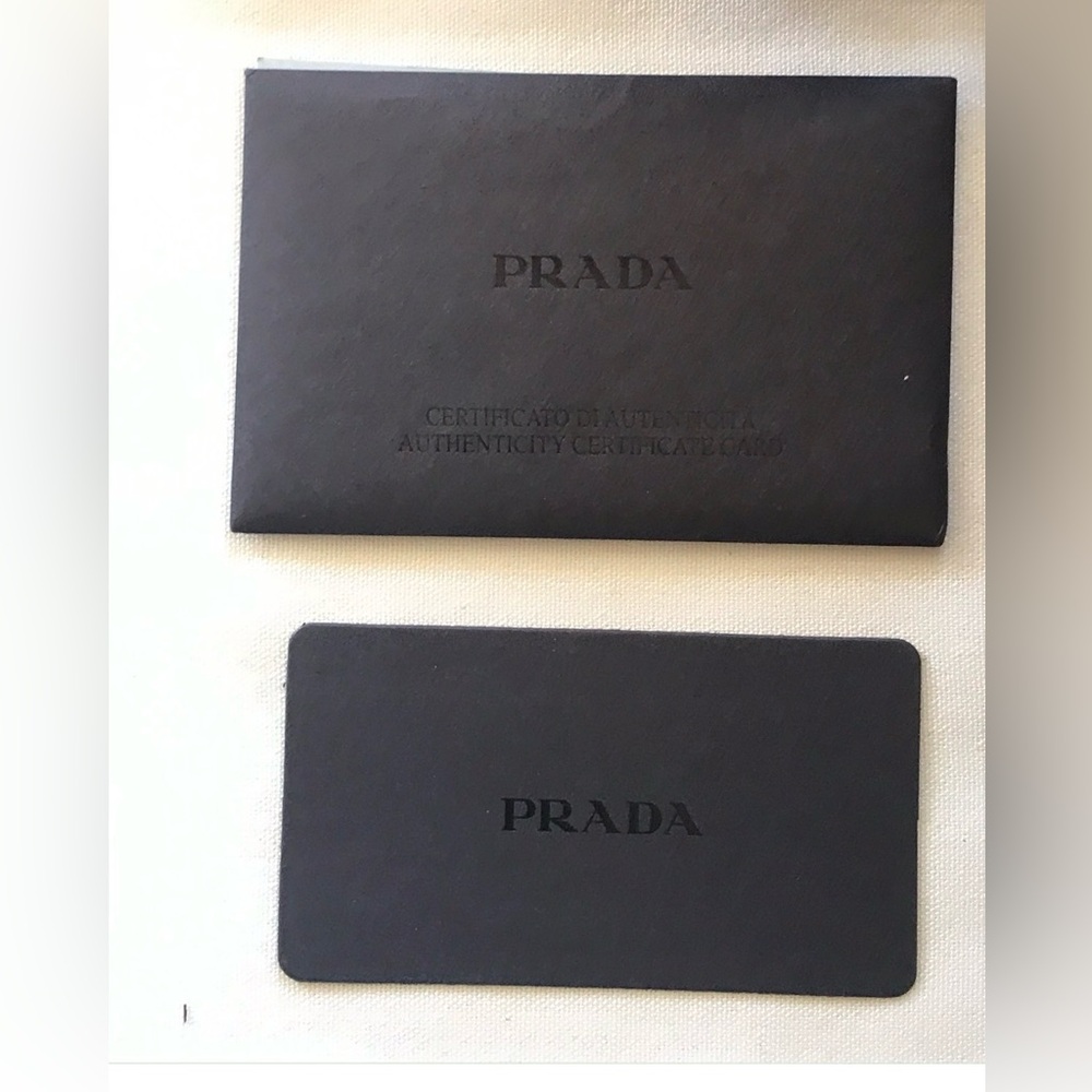 Collectors.Original PRADA brown watch box with metal "PRADA"emblem 4.5”/5”&cards - Picture 11 of 12